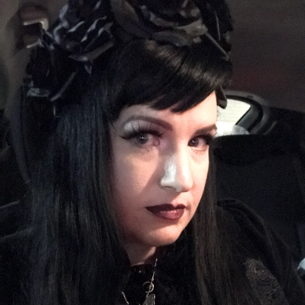 Meet your Posher, Emily Gratings and salutations. Shop hard!